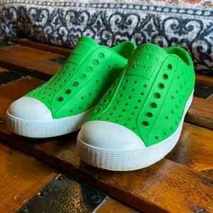 Natives, size 11, green